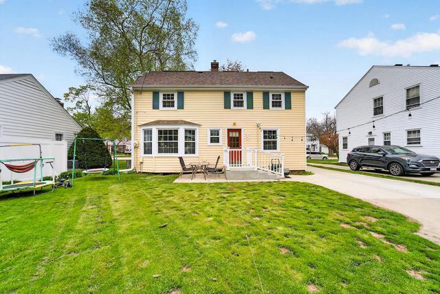 429 Shoreland DRIVE, Racine, WI 53402