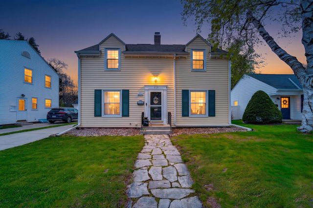 429 Shoreland DRIVE, Racine, WI 53402