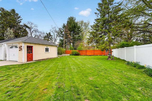 429 Shoreland DRIVE, Racine, WI 53402