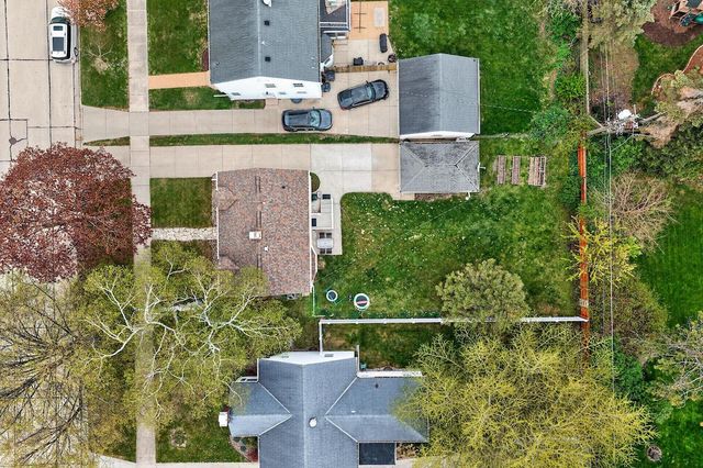 429 Shoreland DRIVE, Racine, WI 53402