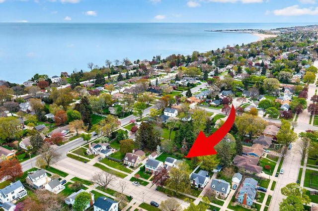 429 Shoreland DRIVE, Racine, WI 53402