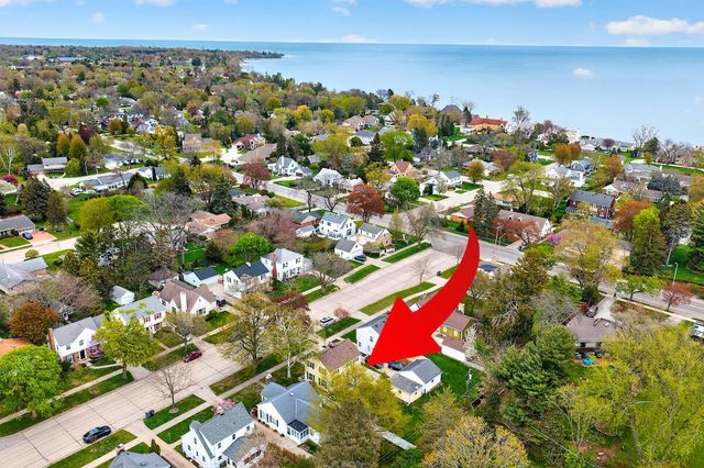 429 Shoreland DRIVE, Racine, WI 53402