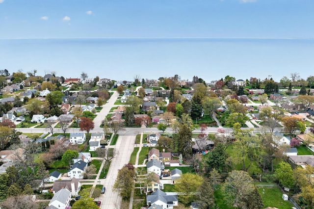 429 Shoreland DRIVE, Racine, WI 53402