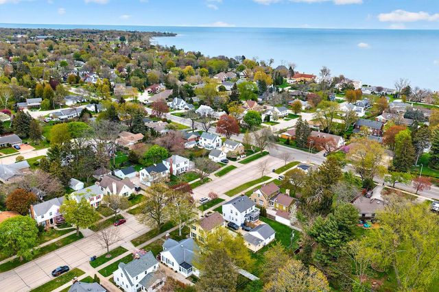 429 Shoreland DRIVE, Racine, WI 53402