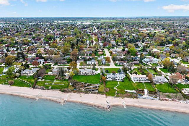 429 Shoreland DRIVE, Racine, WI 53402
