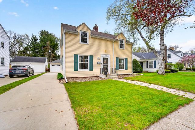 429 Shoreland DRIVE, Racine, WI 53402
