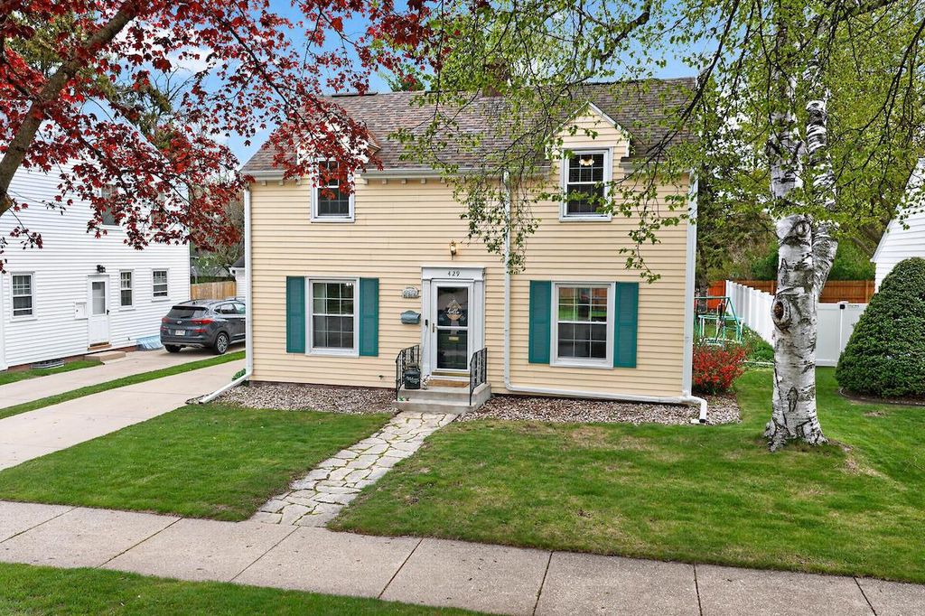 429 Shoreland DRIVE, Racine, WI 53402