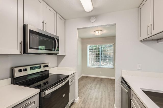 9201 Sedgemoor TRL B, Austin, TX 78748