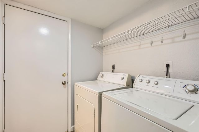 9201 Sedgemoor TRL B, Austin, TX 78748