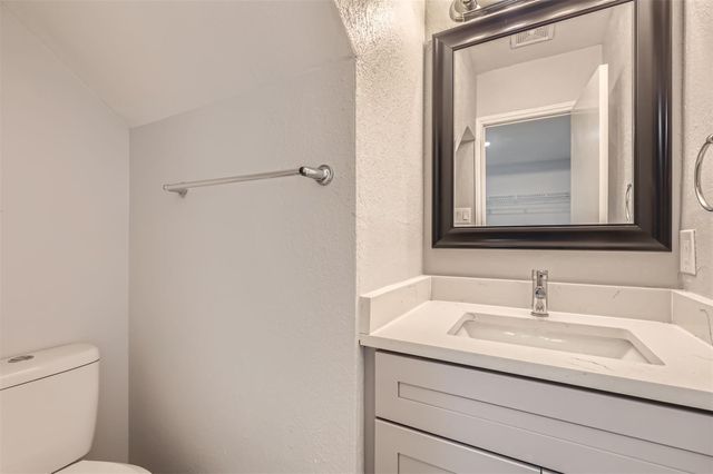 9201 Sedgemoor TRL B, Austin, TX 78748