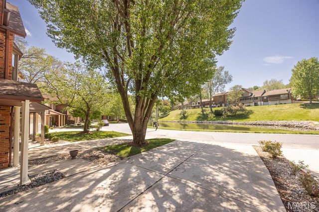 306 Northoak Drive, Collinsville, IL 62234