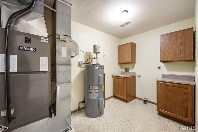 306 Northoak Drive, Collinsville, IL 62234