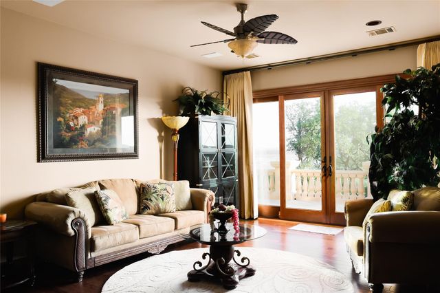 17803 Navigation LN, Lago Vista, TX 78645