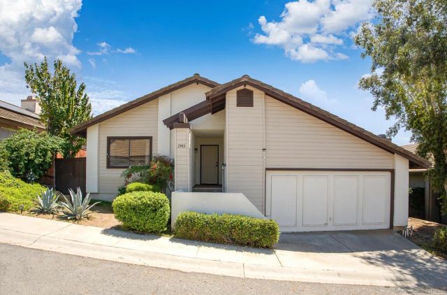 1943 Buckskin Glen, Escondido, CA 92027