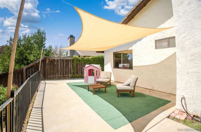 1943 Buckskin Glen, Escondido, CA 92027