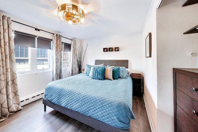 700 W Bittersweet Place 210, Chicago, IL 60613