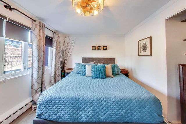 700 W Bittersweet Place 210, Chicago, IL 60613