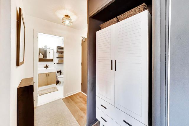 700 W Bittersweet Place 210, Chicago, IL 60613