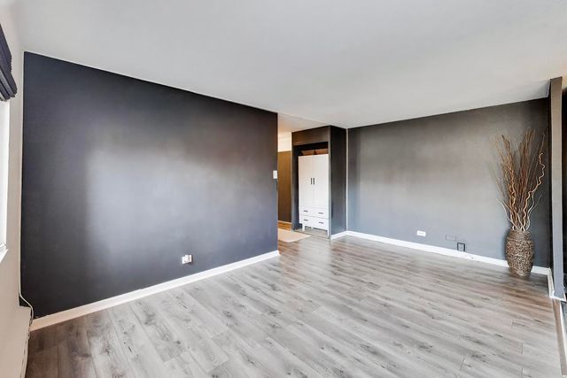 700 W Bittersweet Place 210, Chicago, IL 60613