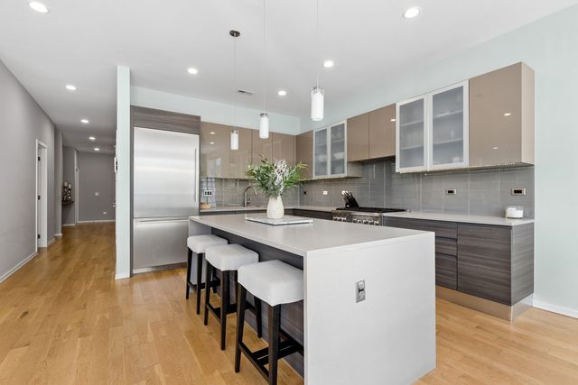 456 N Carpenter Street 2, Chicago, IL 60642