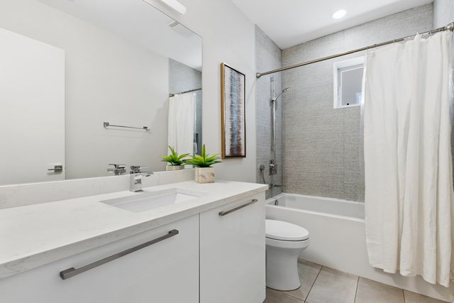 456 N Carpenter Street 2, Chicago, IL 60642