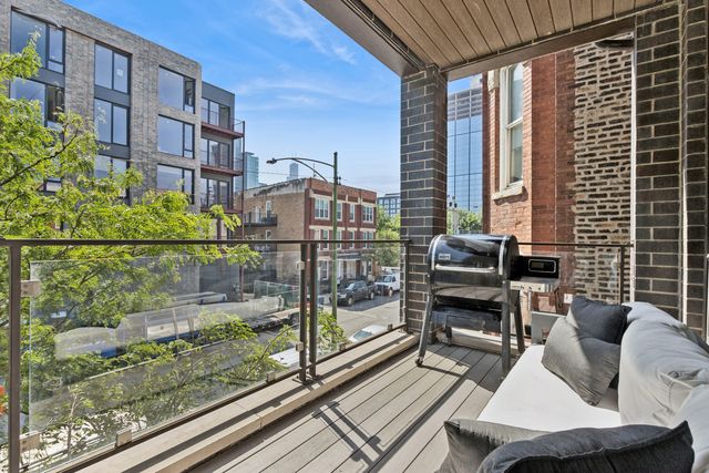 456 N Carpenter Street 2, Chicago, IL 60642