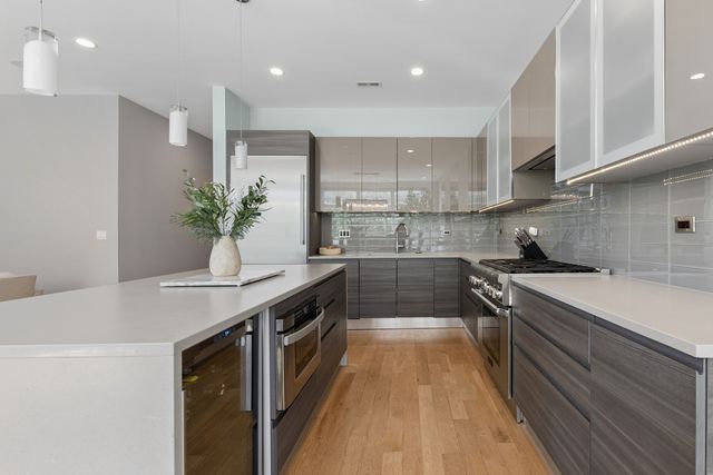 456 N Carpenter Street 2, Chicago, IL 60642