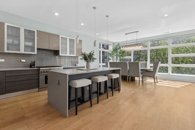 456 N Carpenter Street 2, Chicago, IL 60642
