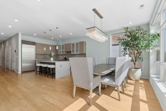 456 N Carpenter Street 2, Chicago, IL 60642