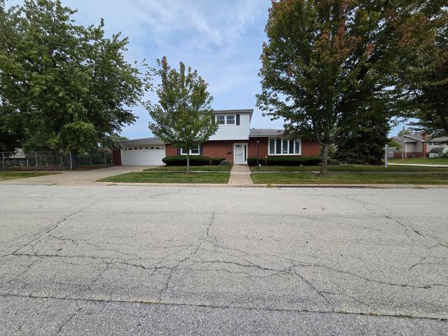 8900 W 93rd Street, Hickory Hills, IL 60457