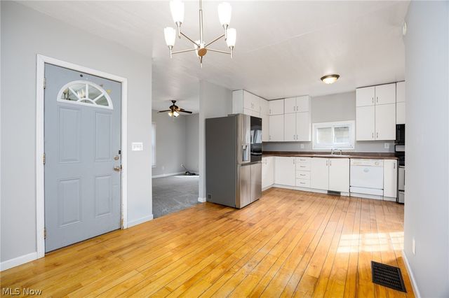 918 Raymond Avenue, Barberton, OH 44203