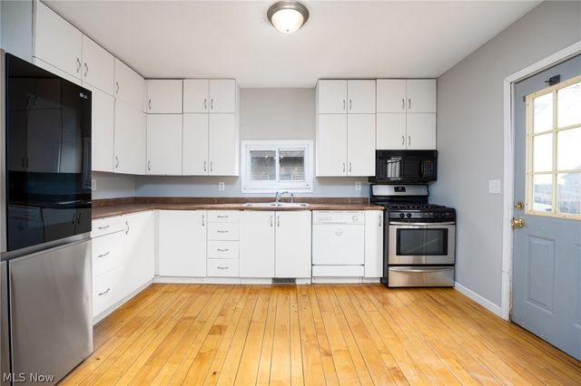 918 Raymond Avenue, Barberton, OH 44203