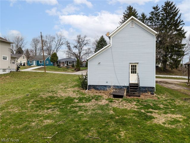 918 Raymond Avenue, Barberton, OH 44203