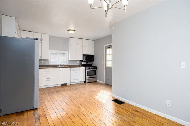 918 Raymond Avenue, Barberton, OH 44203