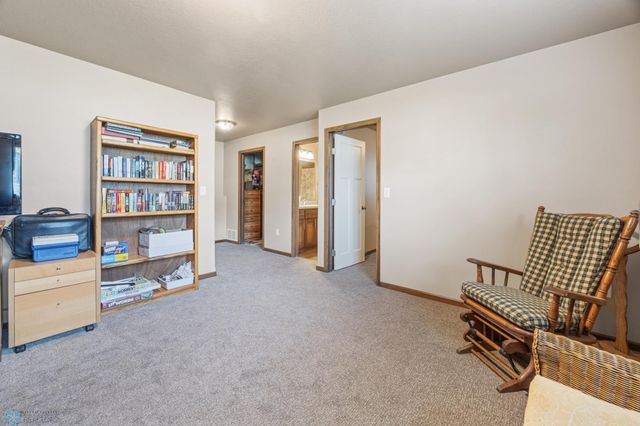 4722 35th Avenue S, Fargo, ND 58104