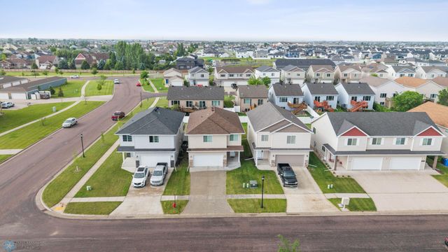 4722 35th Avenue S, Fargo, ND 58104