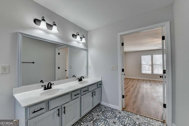 5525 Summer Creek Court, Sugar Hill, GA 30518