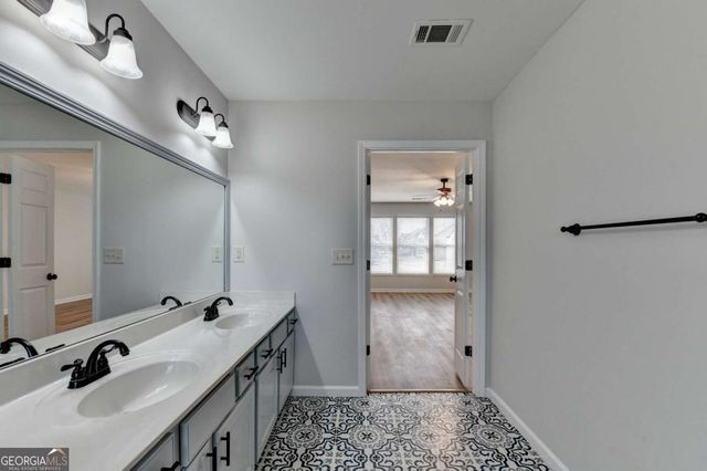 5525 Summer Creek Court, Sugar Hill, GA 30518