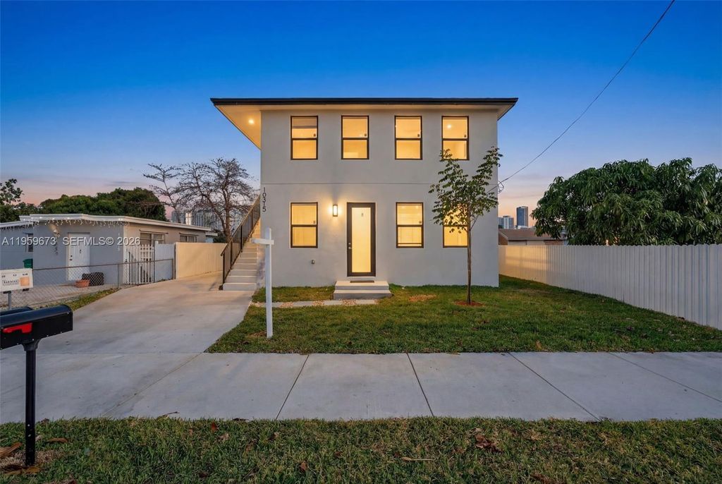 Image 1 of property listing at 10327 SW 176th St, Miami, FL 33157