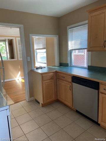 9555 Arcola Street, Livonia, MI 48150