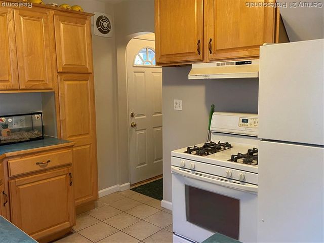 9555 Arcola Street, Livonia, MI 48150