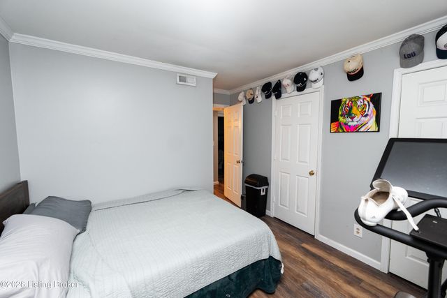 410 Mockingbird Valley Rd APT 11, Louisville, KY 40207