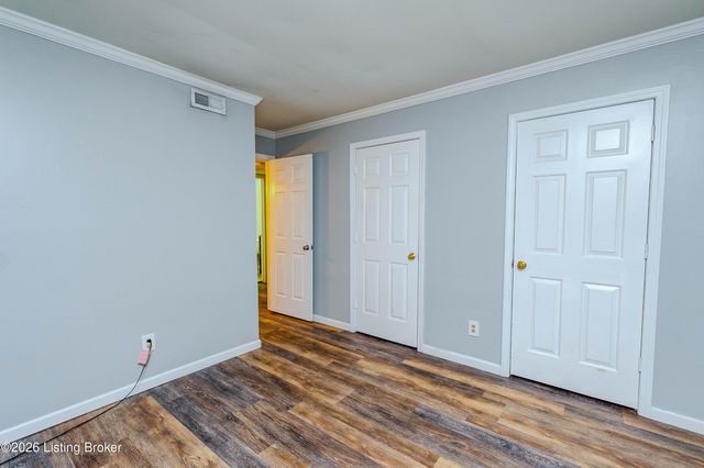 410 Mockingbird Valley Rd APT 11, Louisville, KY 40207