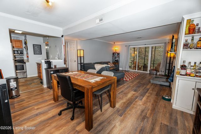 410 Mockingbird Valley Rd APT 11, Louisville, KY 40207