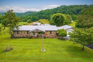 1653 Lester Flatt Rd, Sparta, TN 38583