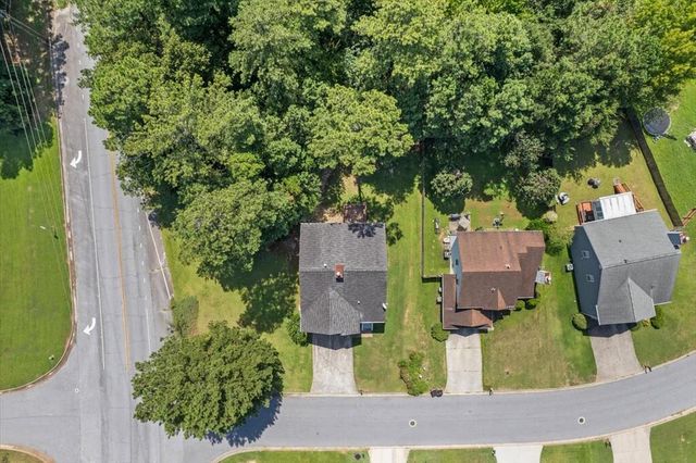 5604 Rockingwood Lane, Atlanta, GA 30349