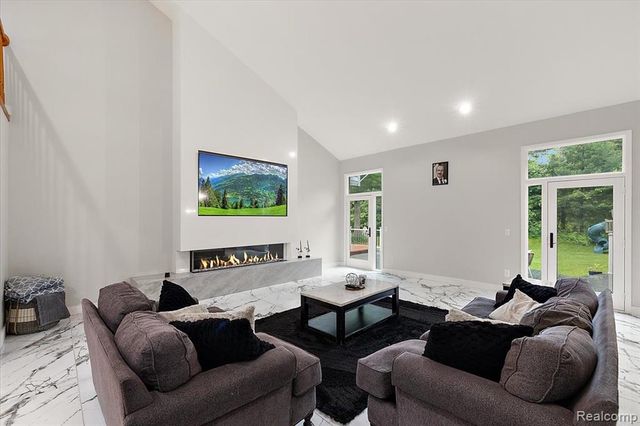 4700 Botany Glen, Commerce Twp, MI 48382