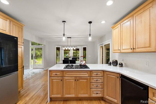 4700 Botany Glen, Commerce Twp, MI 48382