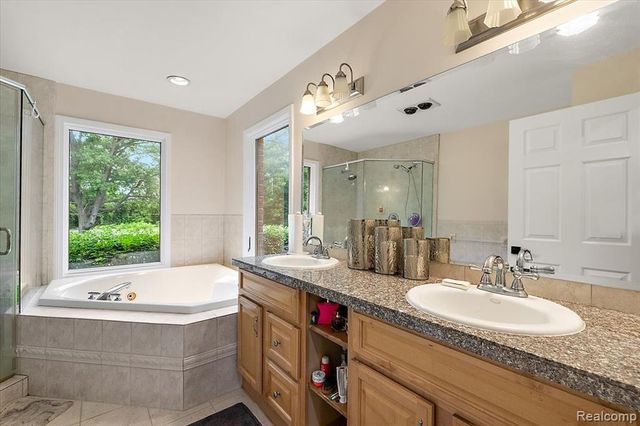 4700 Botany Glen, Commerce Twp, MI 48382