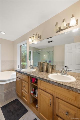 4700 Botany Glen, Commerce Twp, MI 48382